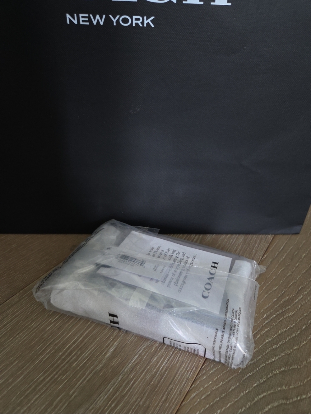 Coach Untamed Book Charm - Brand New Wrapped - Picture 5 of 9